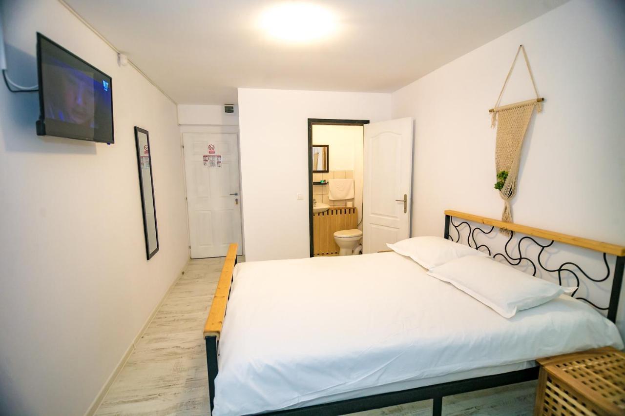 Hotel Neata *